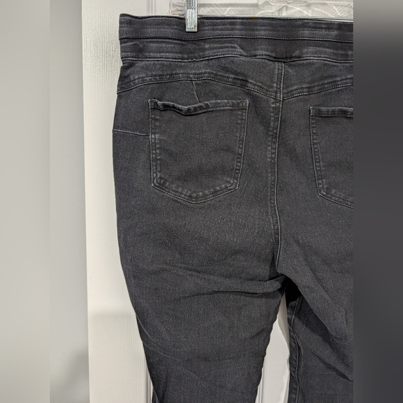 D. Jeans Black Skinny Denim Jeans in Size 20W (Pull On Style) - Picture 7 of 11